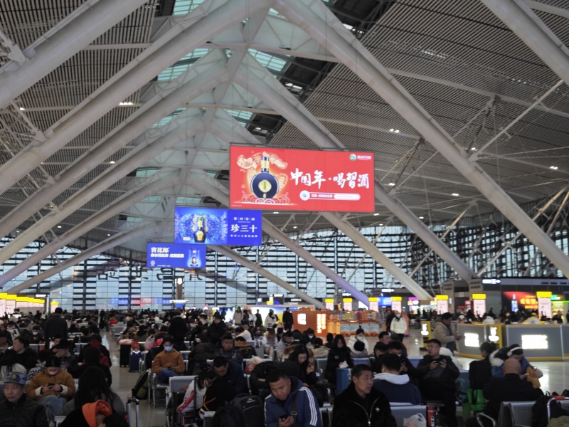青岛北站候车室广告
