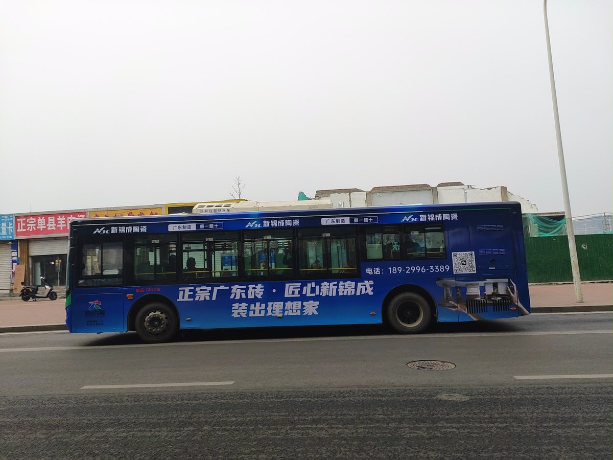 新锦成陶瓷青岛整车广告：流动展厅，点亮城市品牌之路