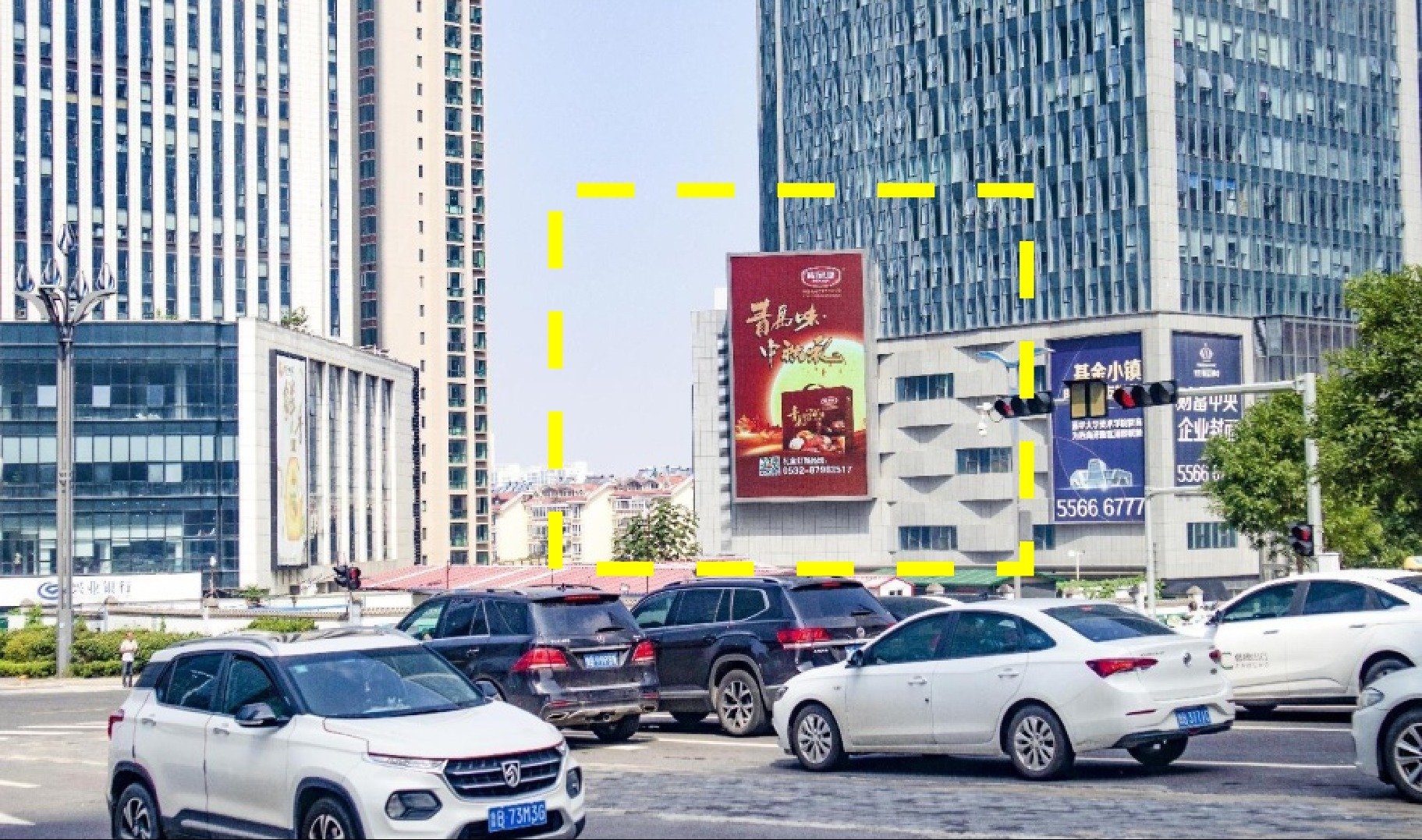 青岛CBD青房财富地带LED屏实景图-波尼亚