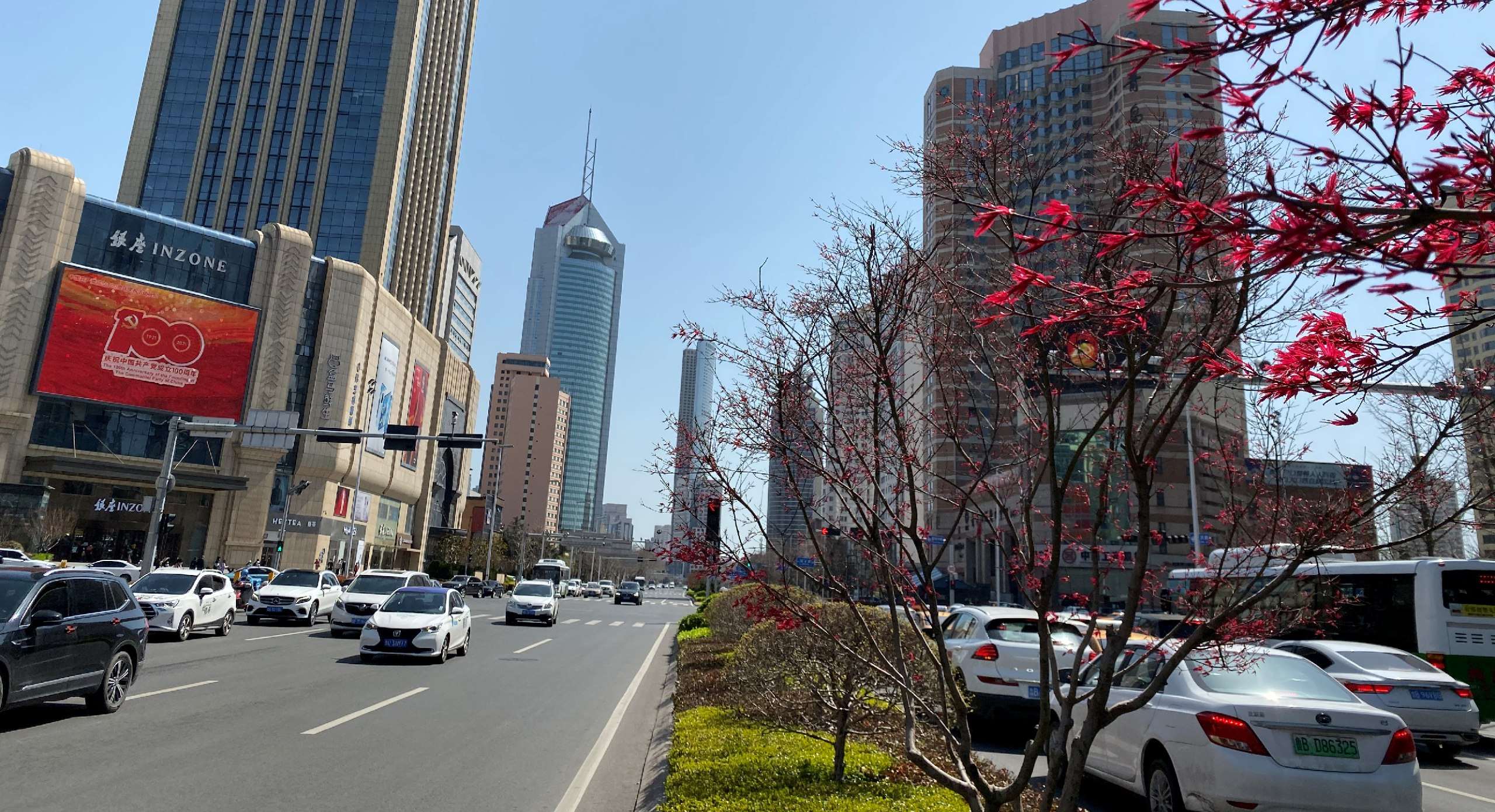 香港中路-南京路-银座LED大屏幕实景图-庆祝中国共产党成立100周年