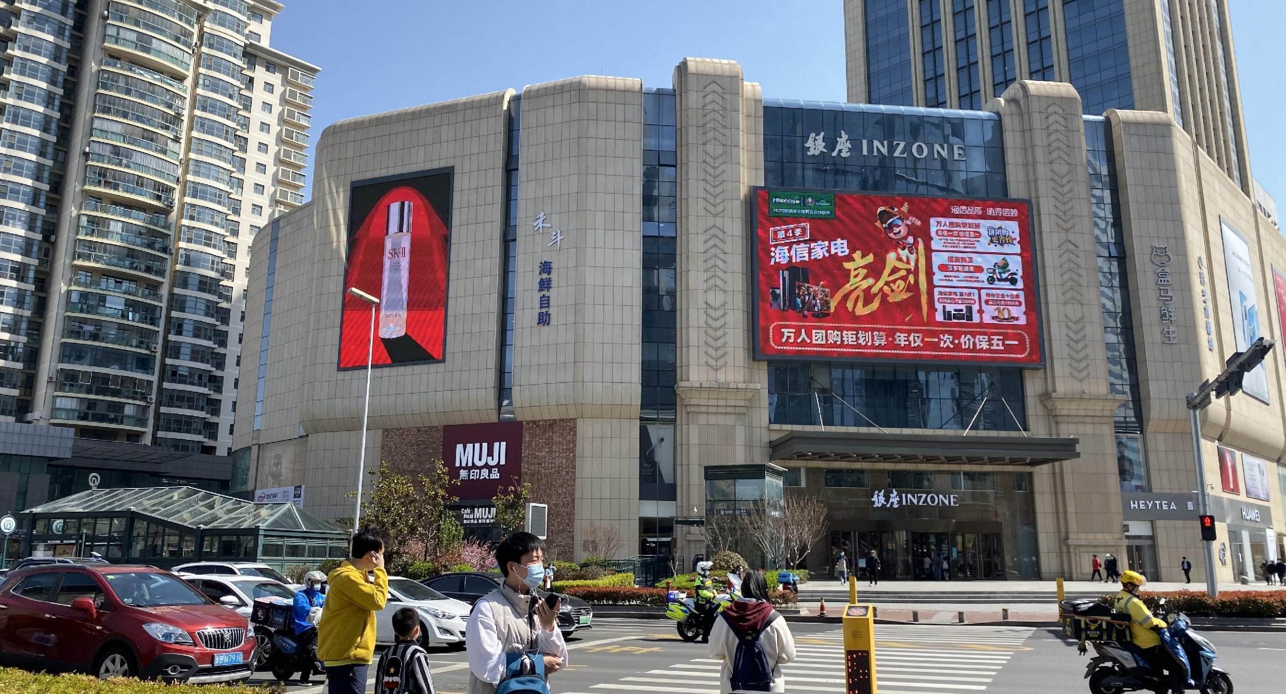 香港中路-南京路-银座LED大屏幕实景图-海信家电