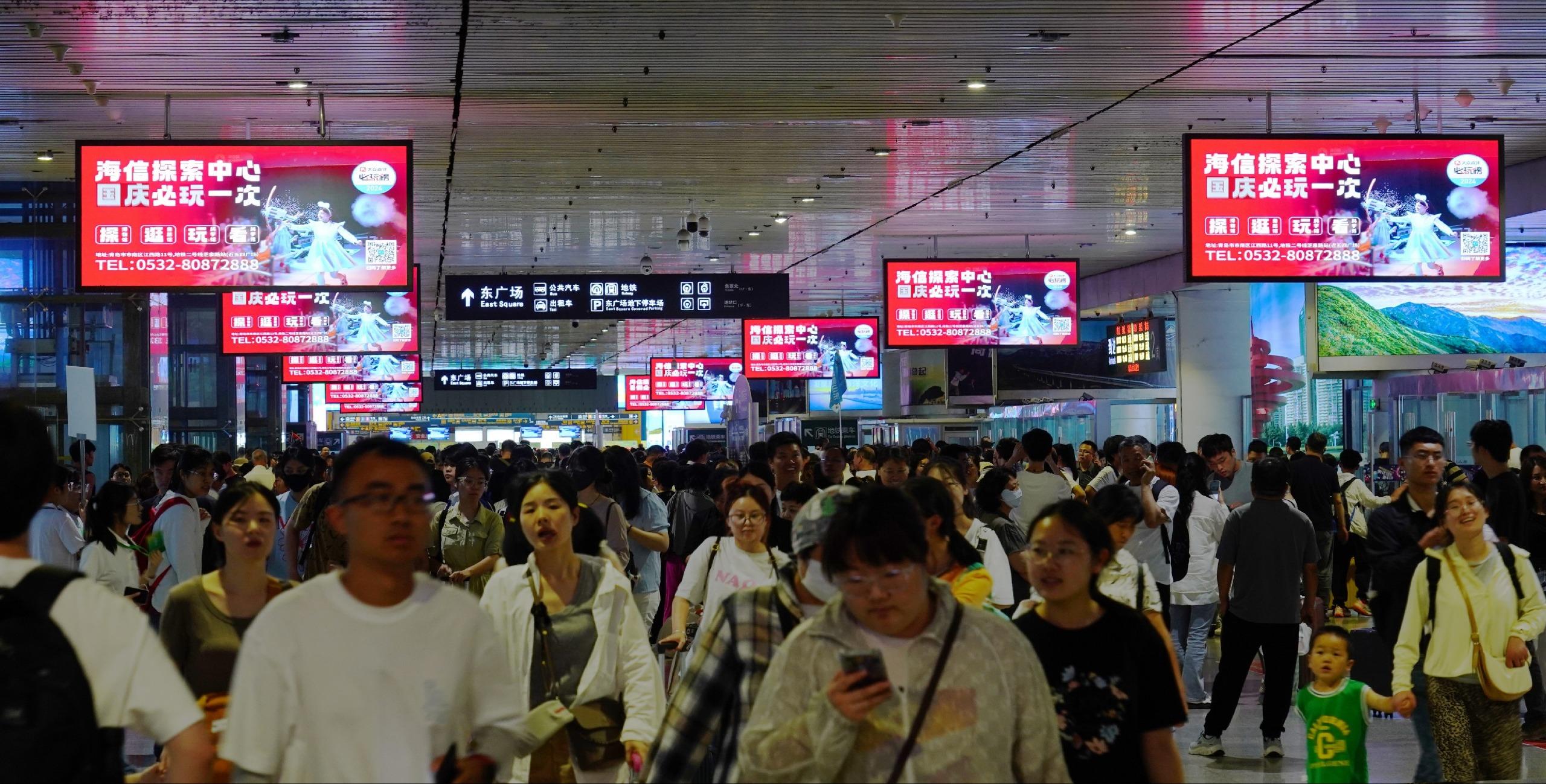 青岛北站 - 出站通道LED实景图-海信探索中心