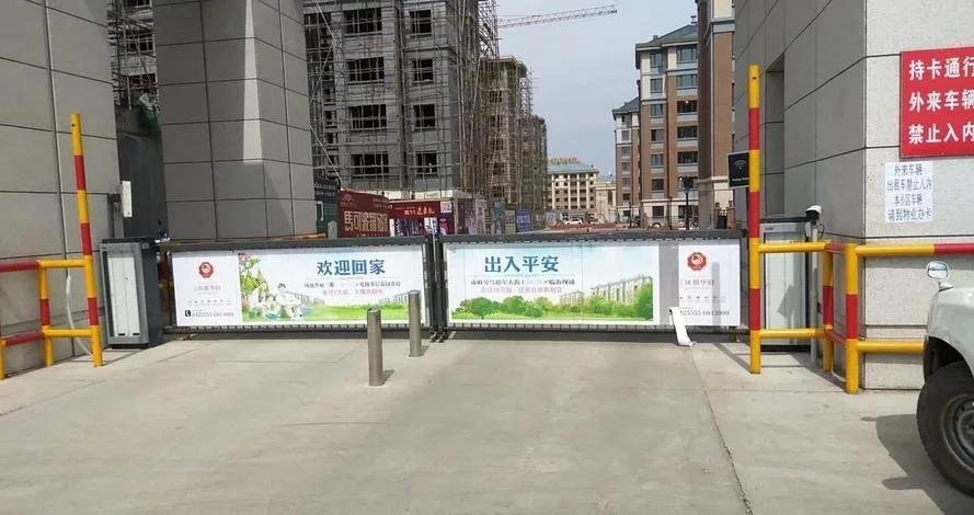 青岛道闸广告公司哪家强？全面解析选择标准